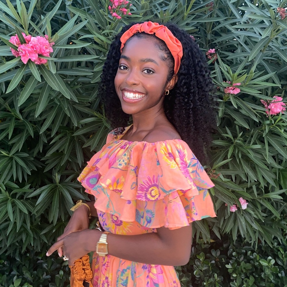 Meet your Posher, Navia
